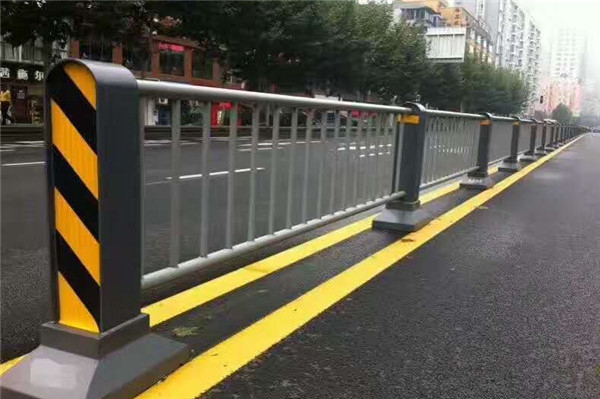 盐山公路防撞护栏